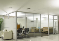 流行的合肥辦公室玻璃隔斷搭配的方法