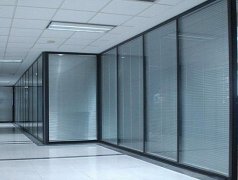 辦公室玻璃隔斷板裝修考慮哪些因素